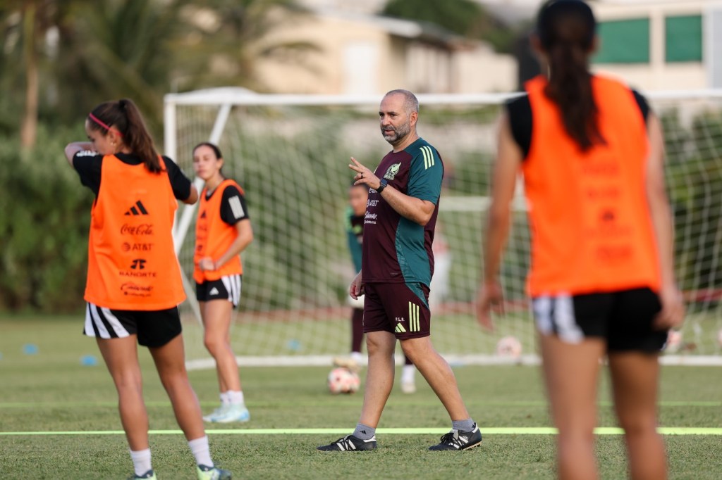 México y Costa Rica chocan en juego histórico en el estadio ‘Andrés Quintana&nbsp;Roo’