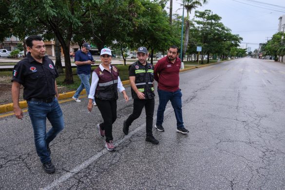 Mara Lezama supervisa trabajos de limpieza en Cancún: calles sin&nbsp;encharcamientos