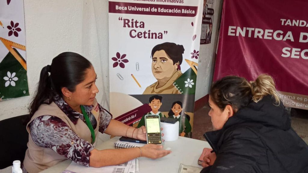 Inicia entrega de tarjetas para la Beca Rita Cetina en Quintana&nbsp;Roo